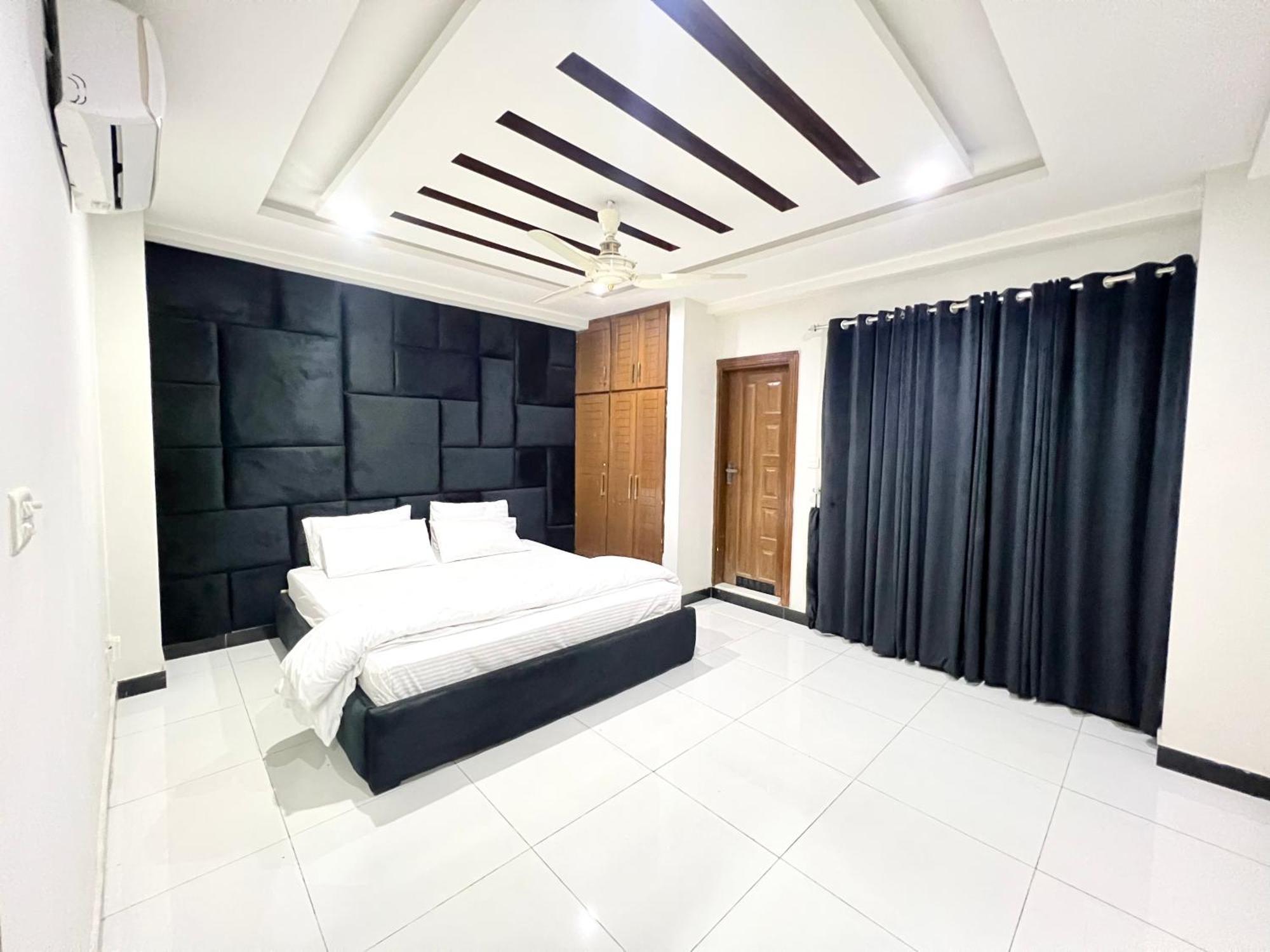Penthouse 3Bedrooms - Luxury Apartment Hotel Islamabad Bagian luar foto