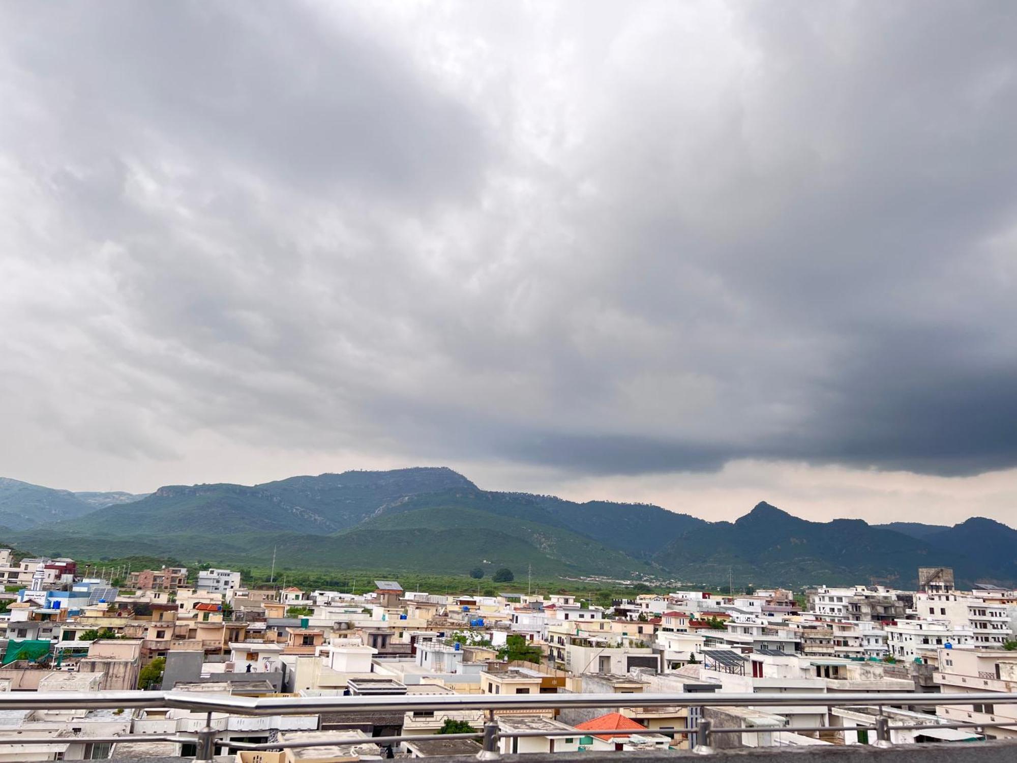 Penthouse 3Bedrooms - Luxury Apartment Hotel Islamabad Bagian luar foto